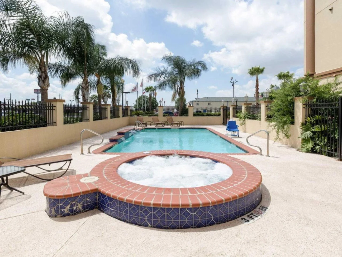 Comfort Suites Baytown I - 10