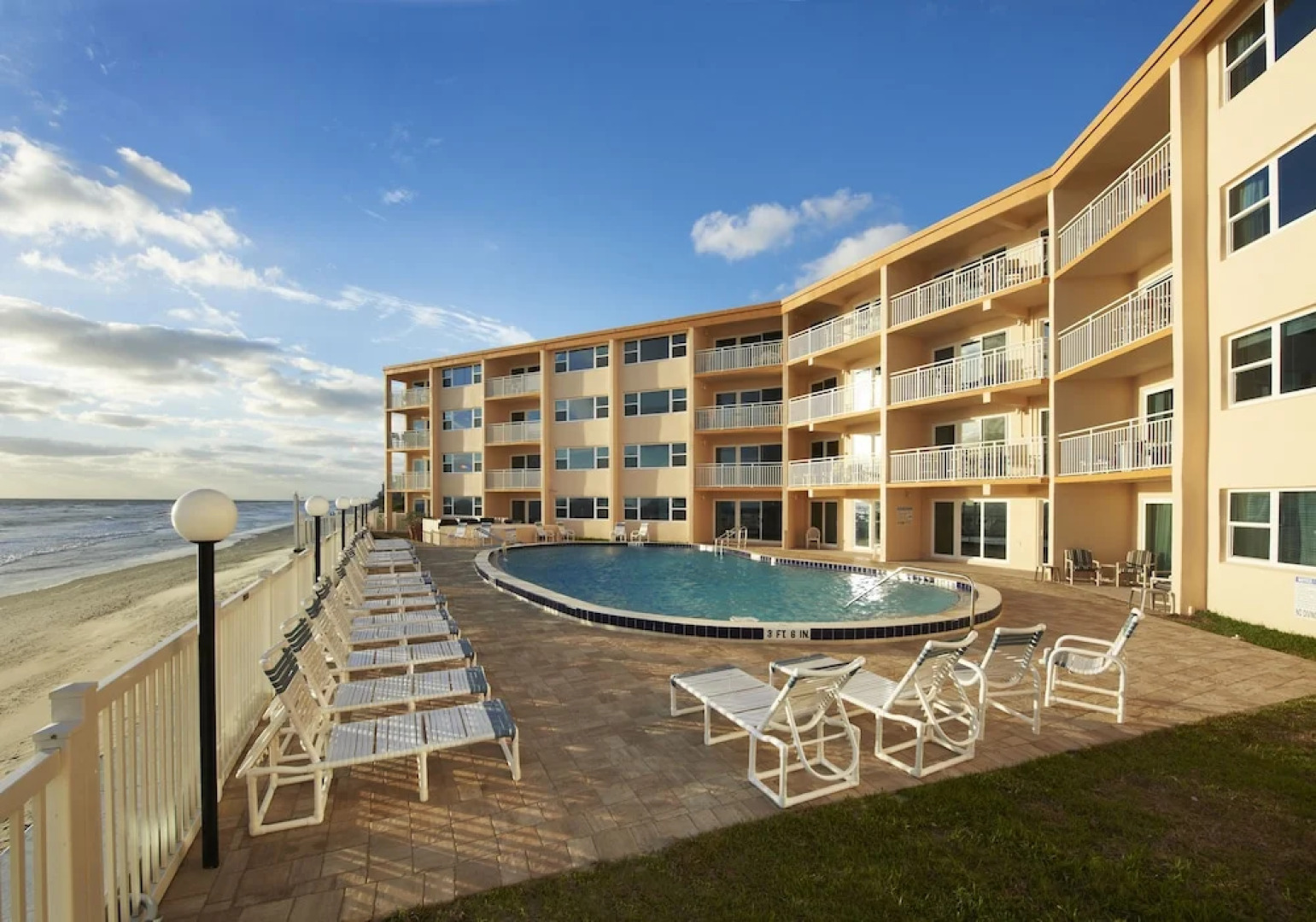 Paradise Beach Club by Happy Palm Stays