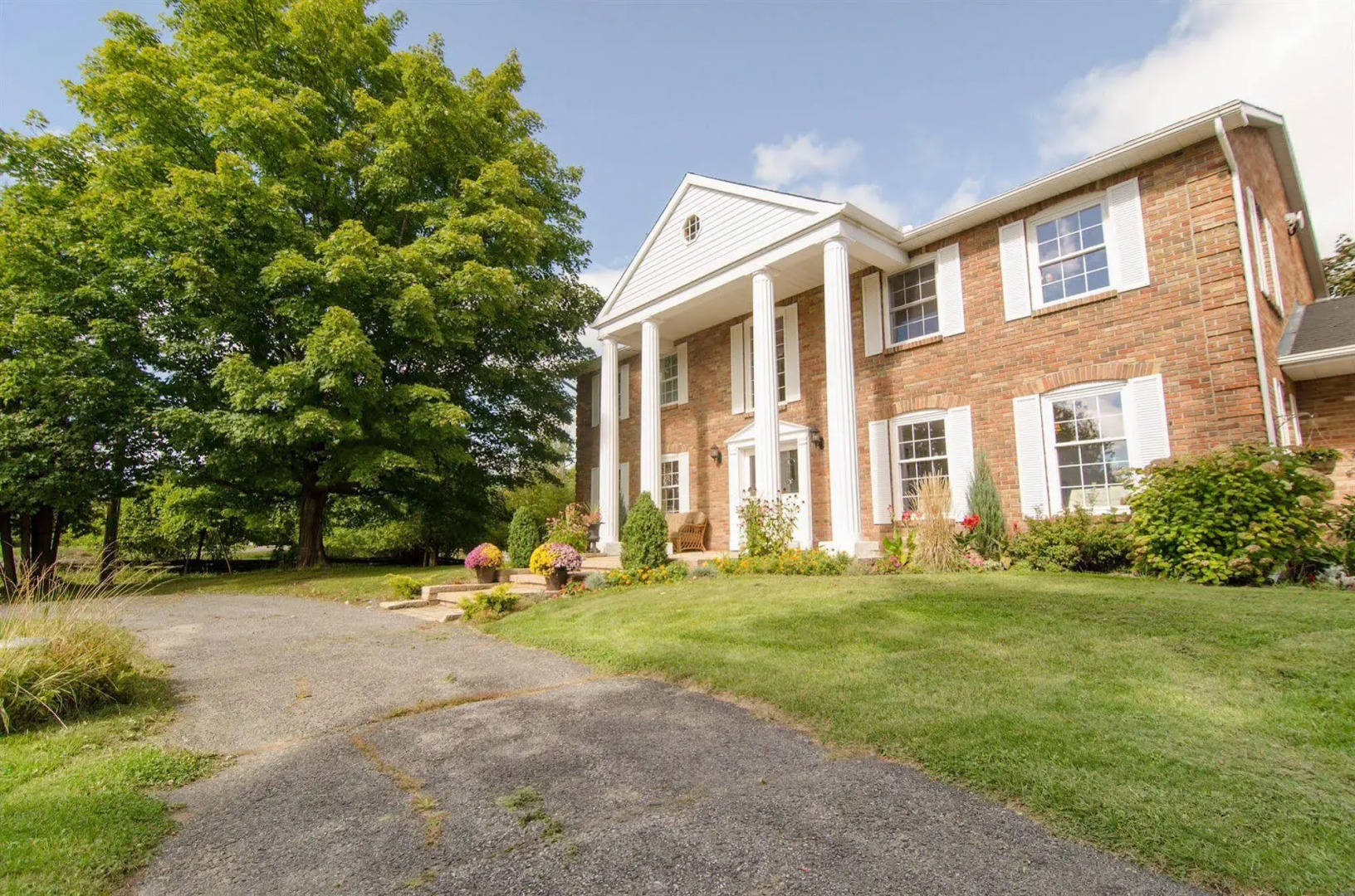 Windsong Manor Bed & Breakfast