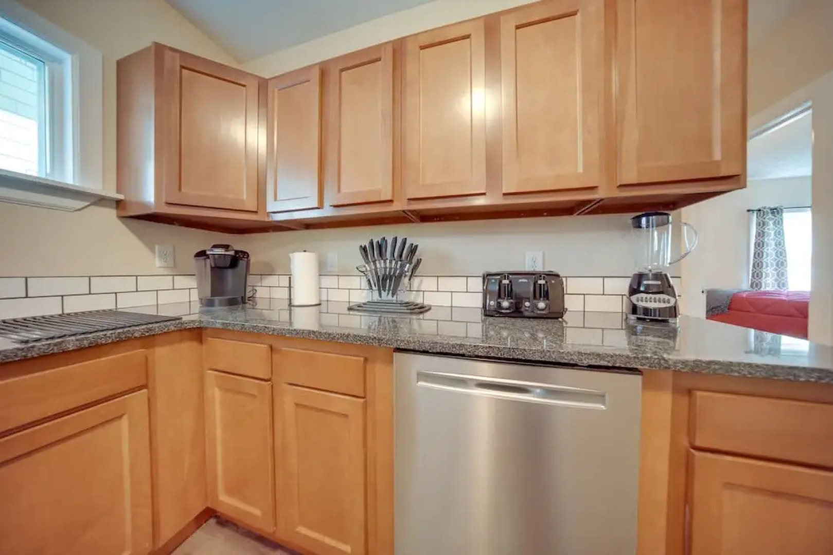 Vacation Rental w/ Porch & Views of Lake Erie!