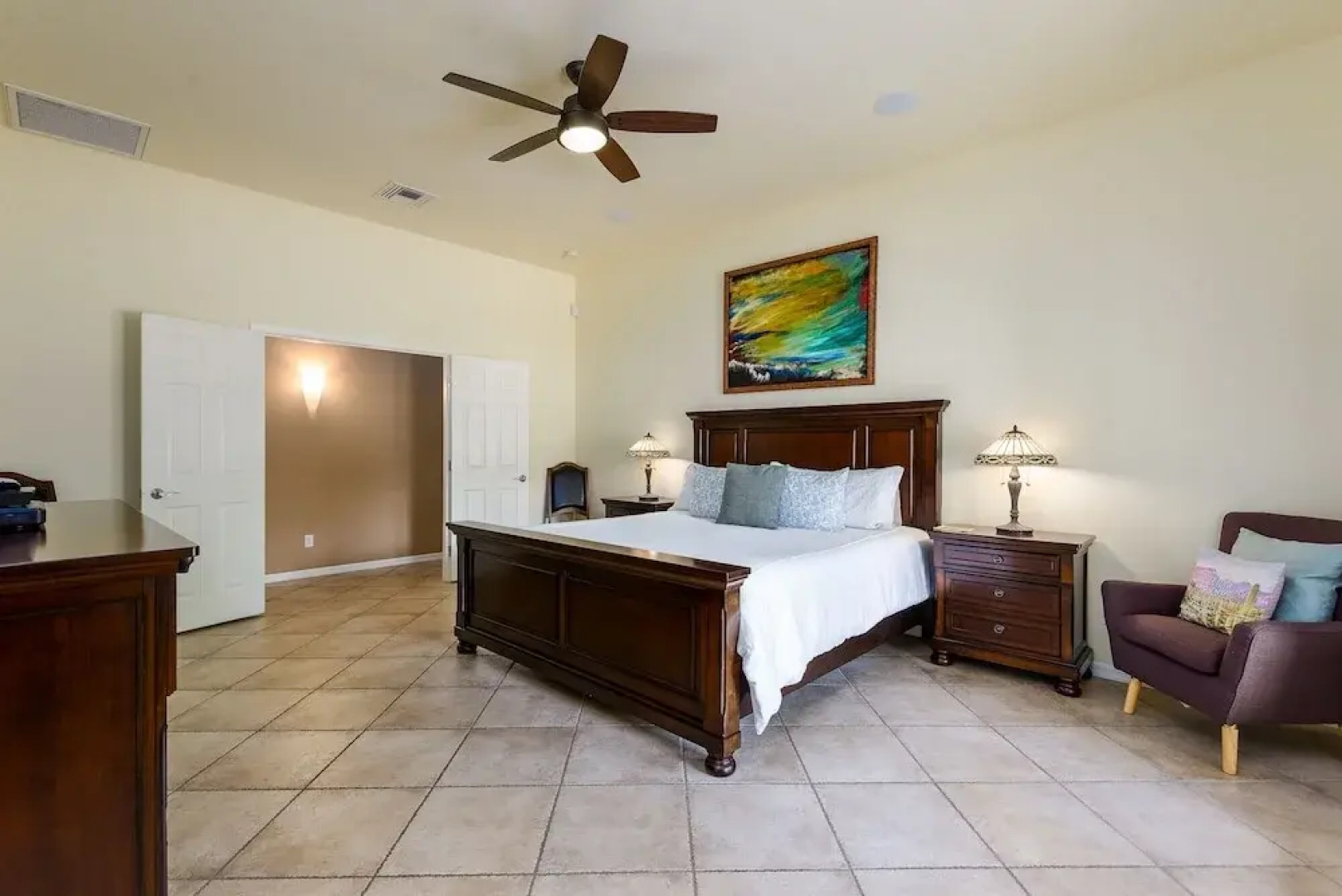 Casa Dynamite 4 Bedroom Home by RedAwning