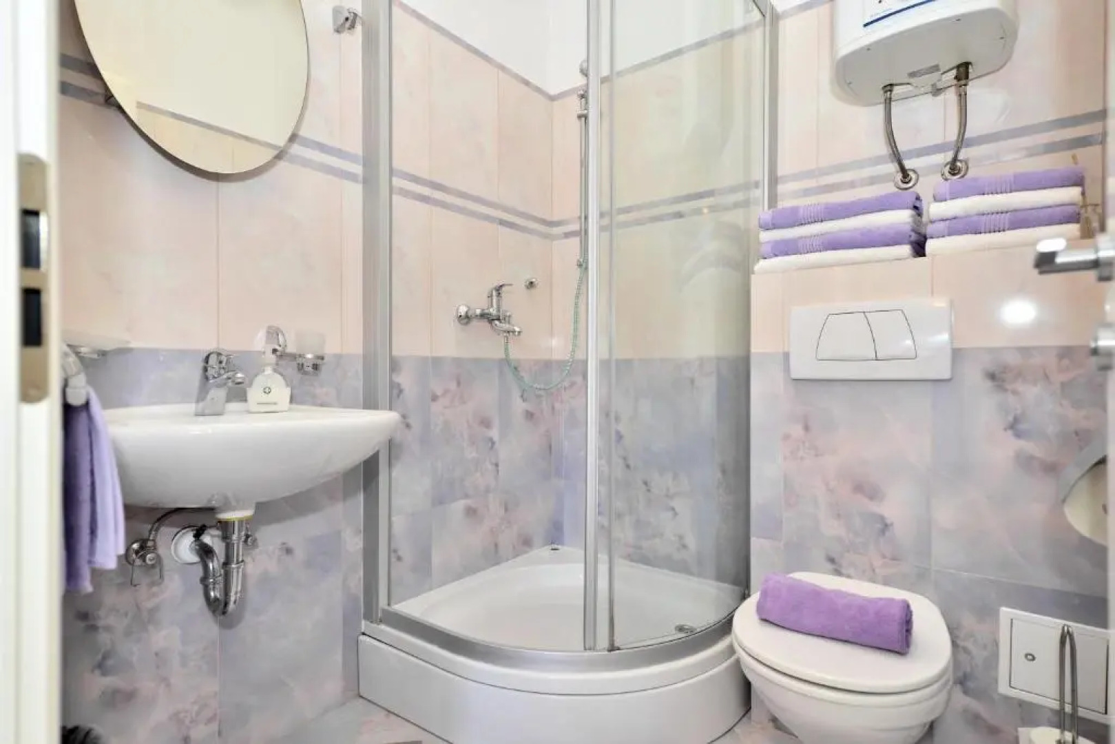 Luxury Seaside Apartment