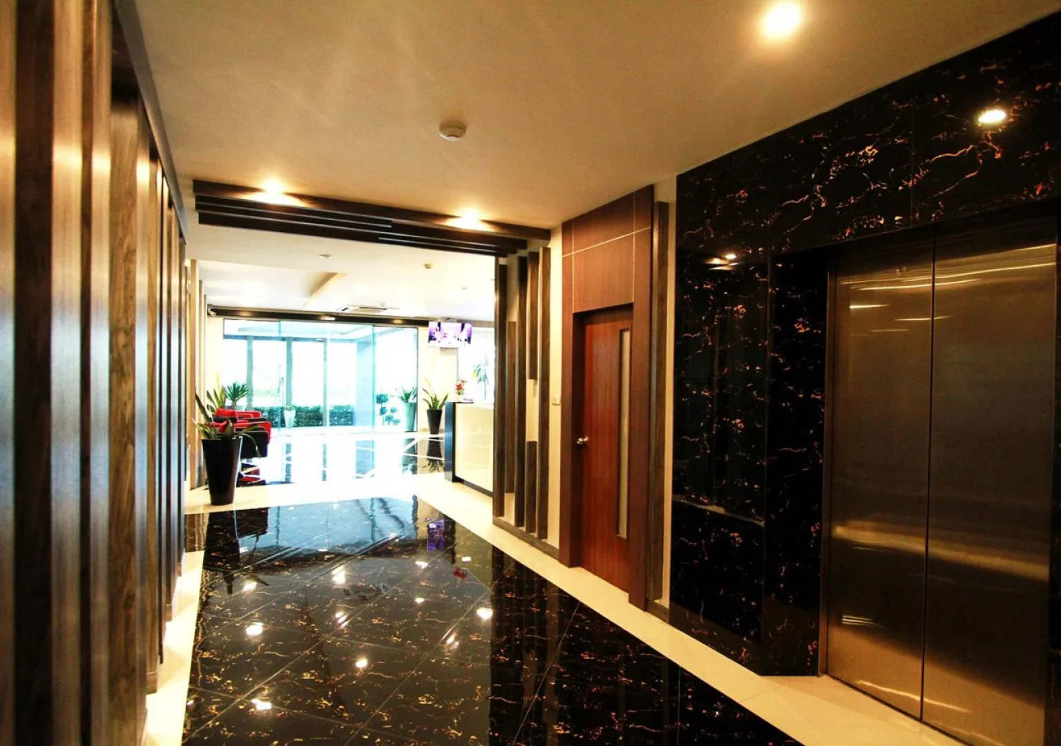 The Contrast i Hotel