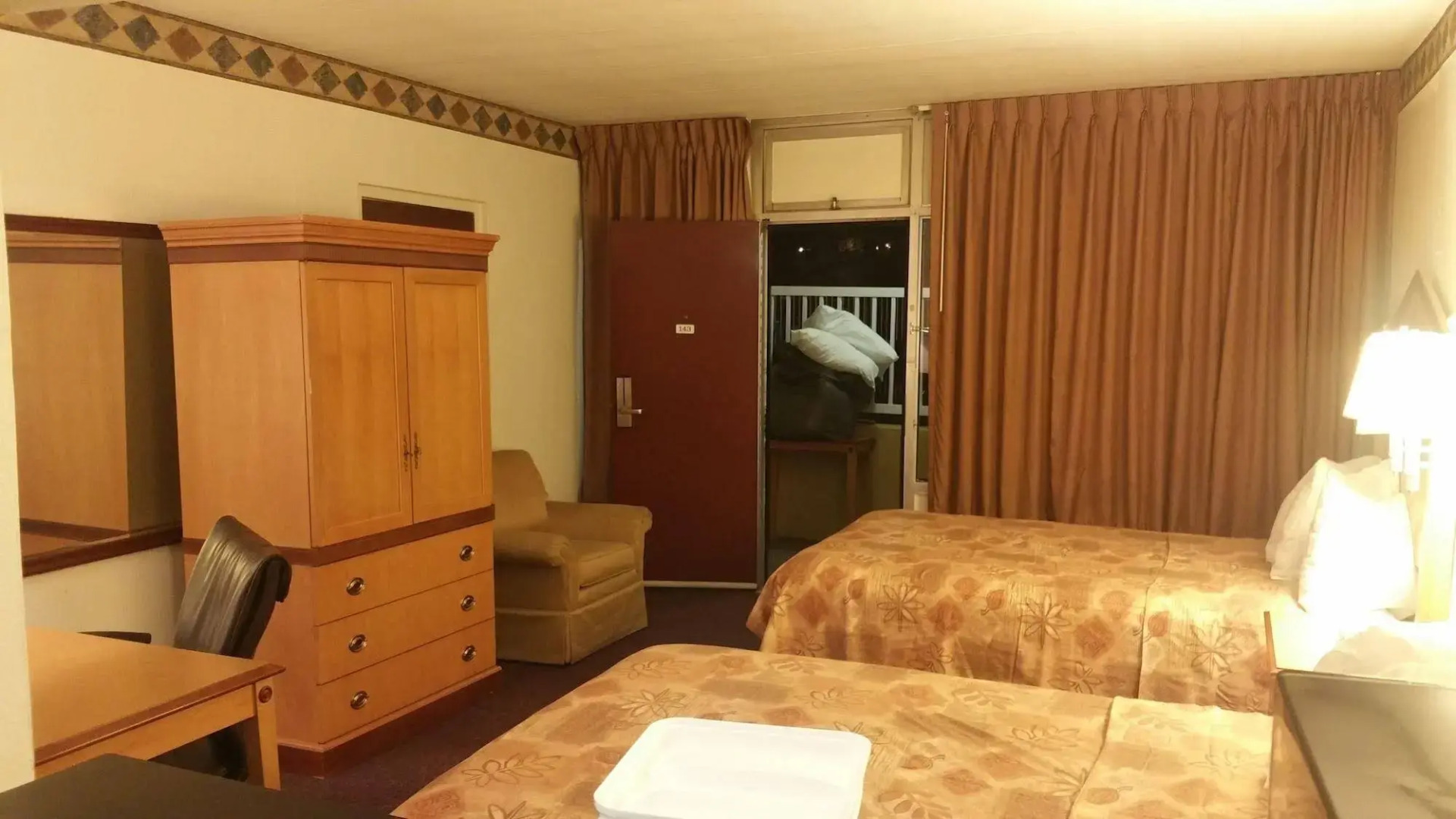 Econo Lodge Inn & Suites