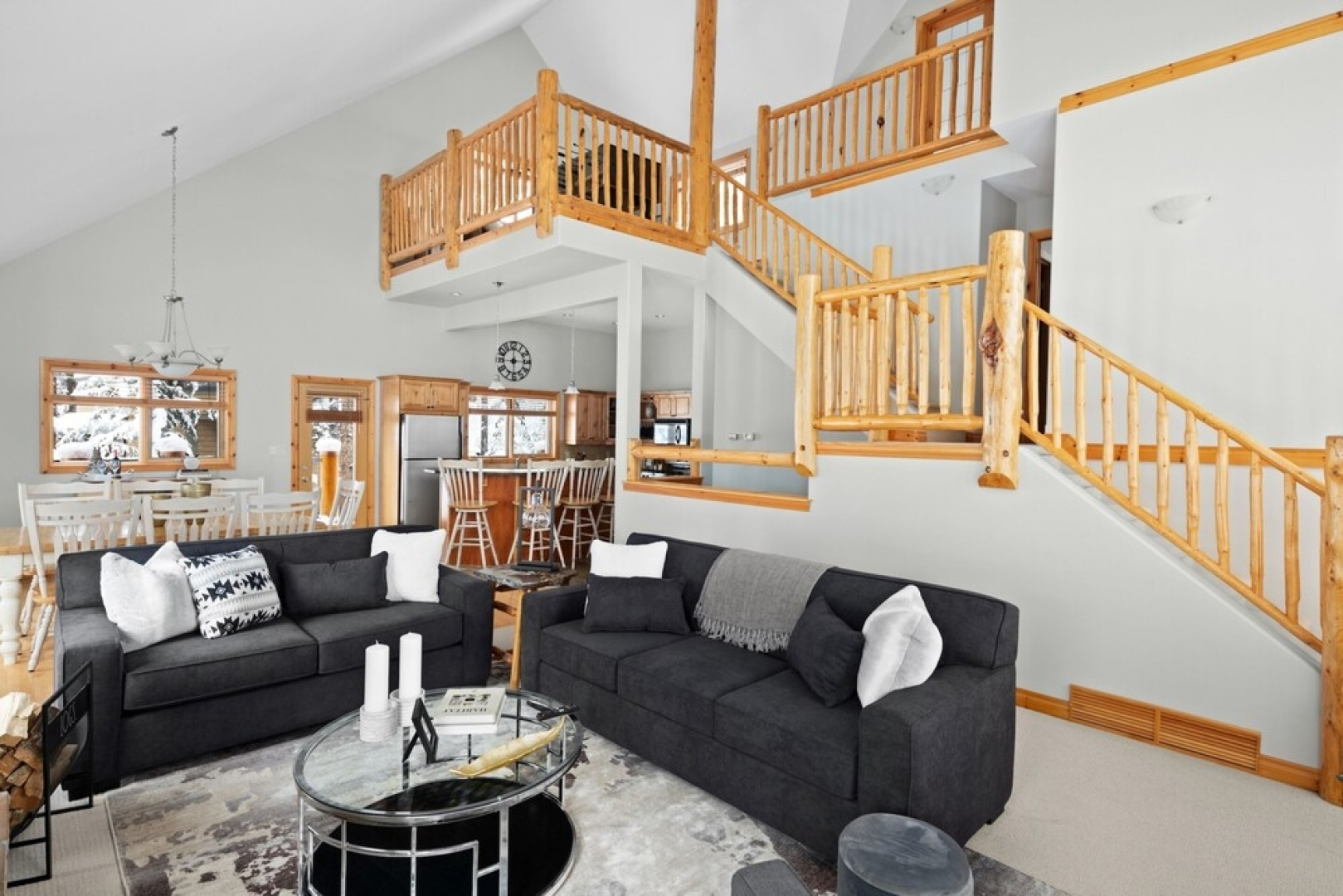 MODERN 4,500 sqft Ski Chalet: 5 Br + 6 Ba | Pool Table | Pool + PRIVATE Hot Tub