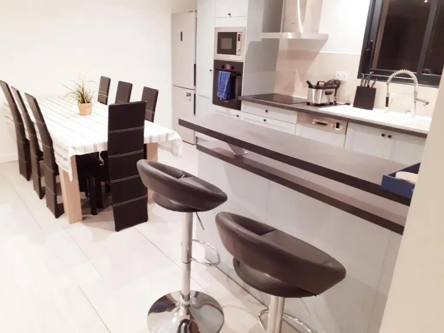 ViLLA NEUVE 115m2 ,TOUT CONFORT AVEC PiSCiNE Chauffée-JARDiNET BASSiN ARCACHON