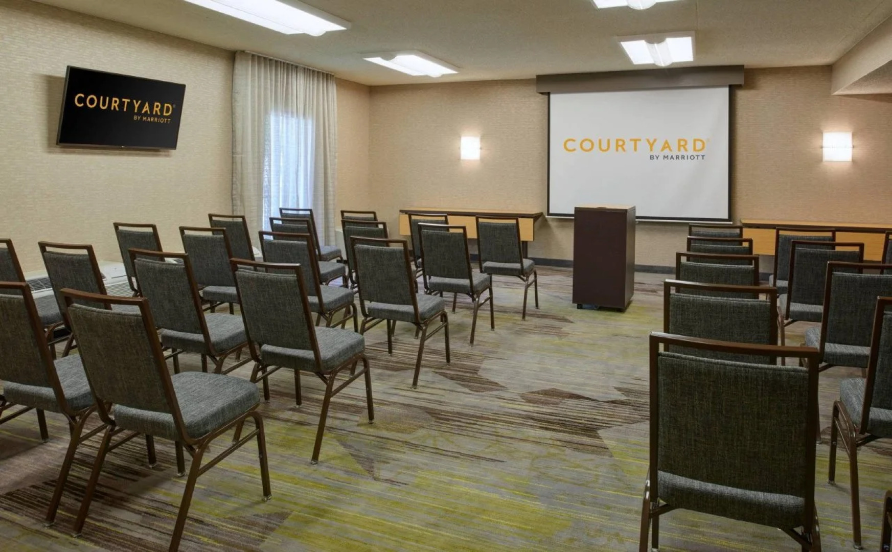 Courtyard by Marriott Detroit Dearborn