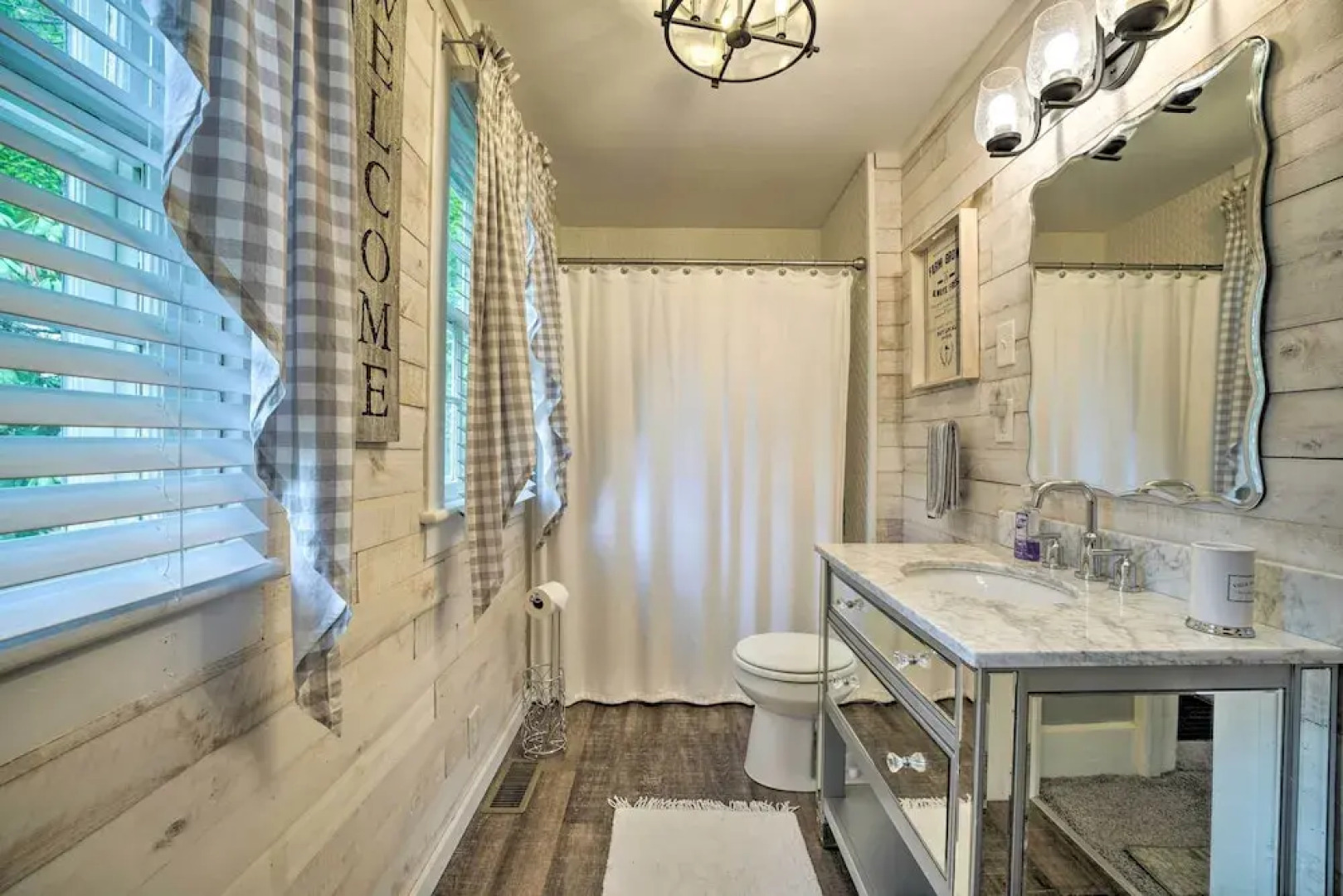 Romantic Apt Near Wineries, Golf & Lake Erie!