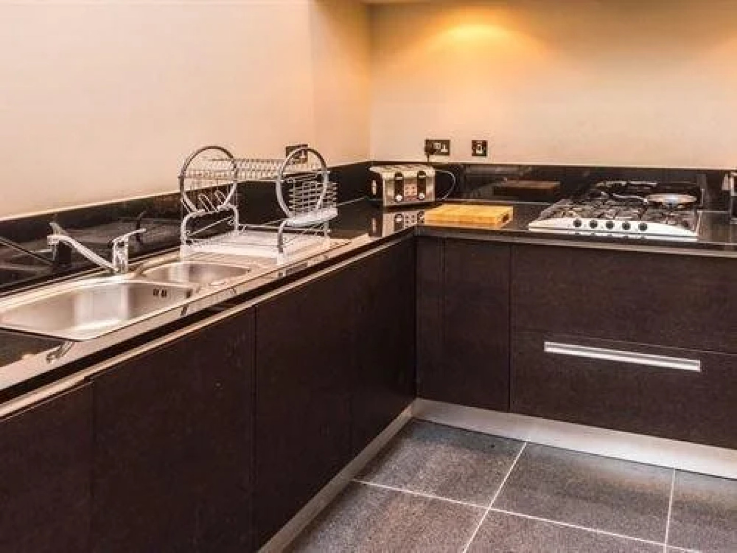 Shelton House Apartment