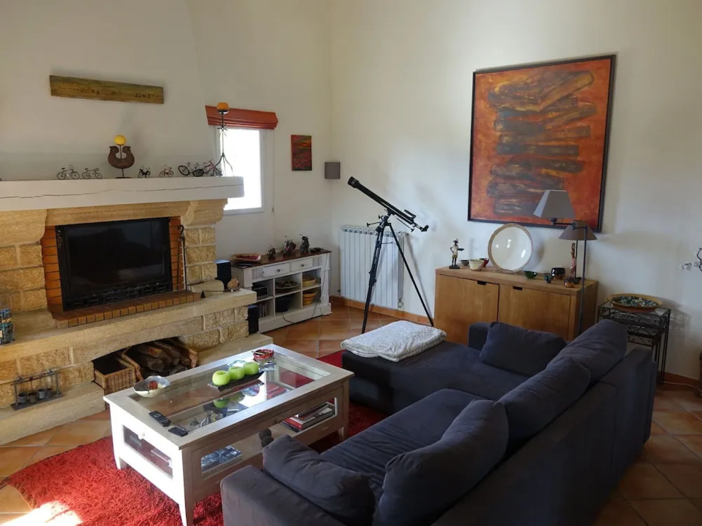 Detached Villa Situated Between the Vineyards and Views of the Mont Ventoux