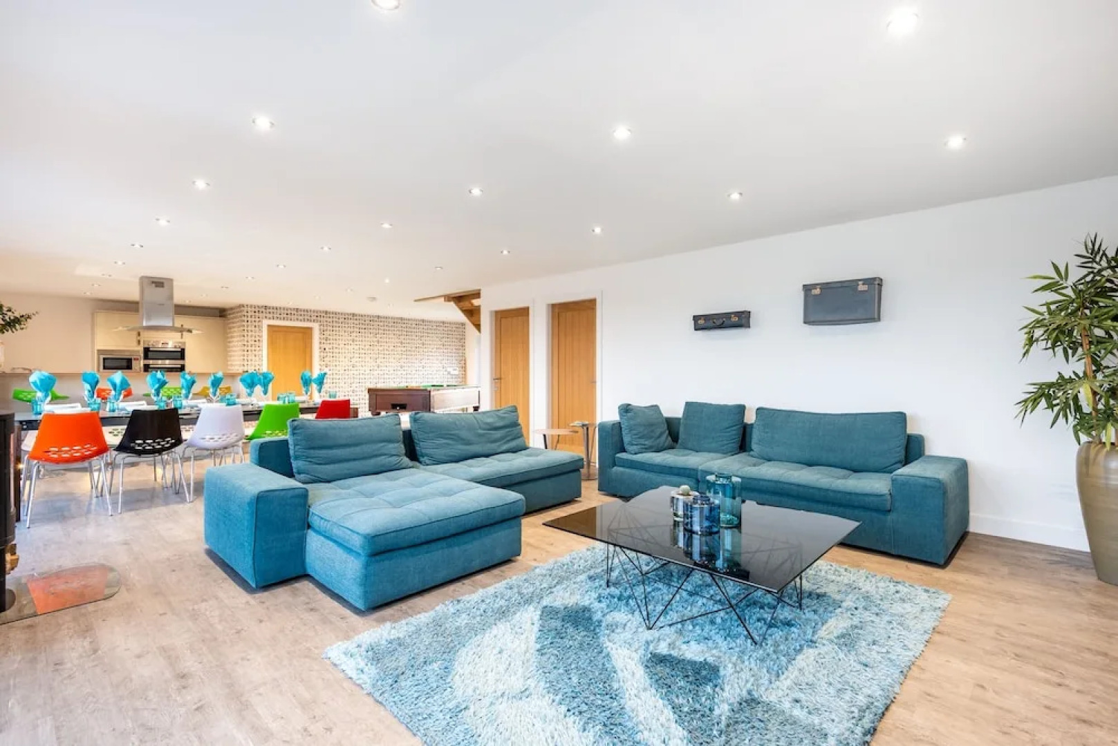 Lincoln 4-beds, Sleeps 13, Hot Tub & Pet Friendly