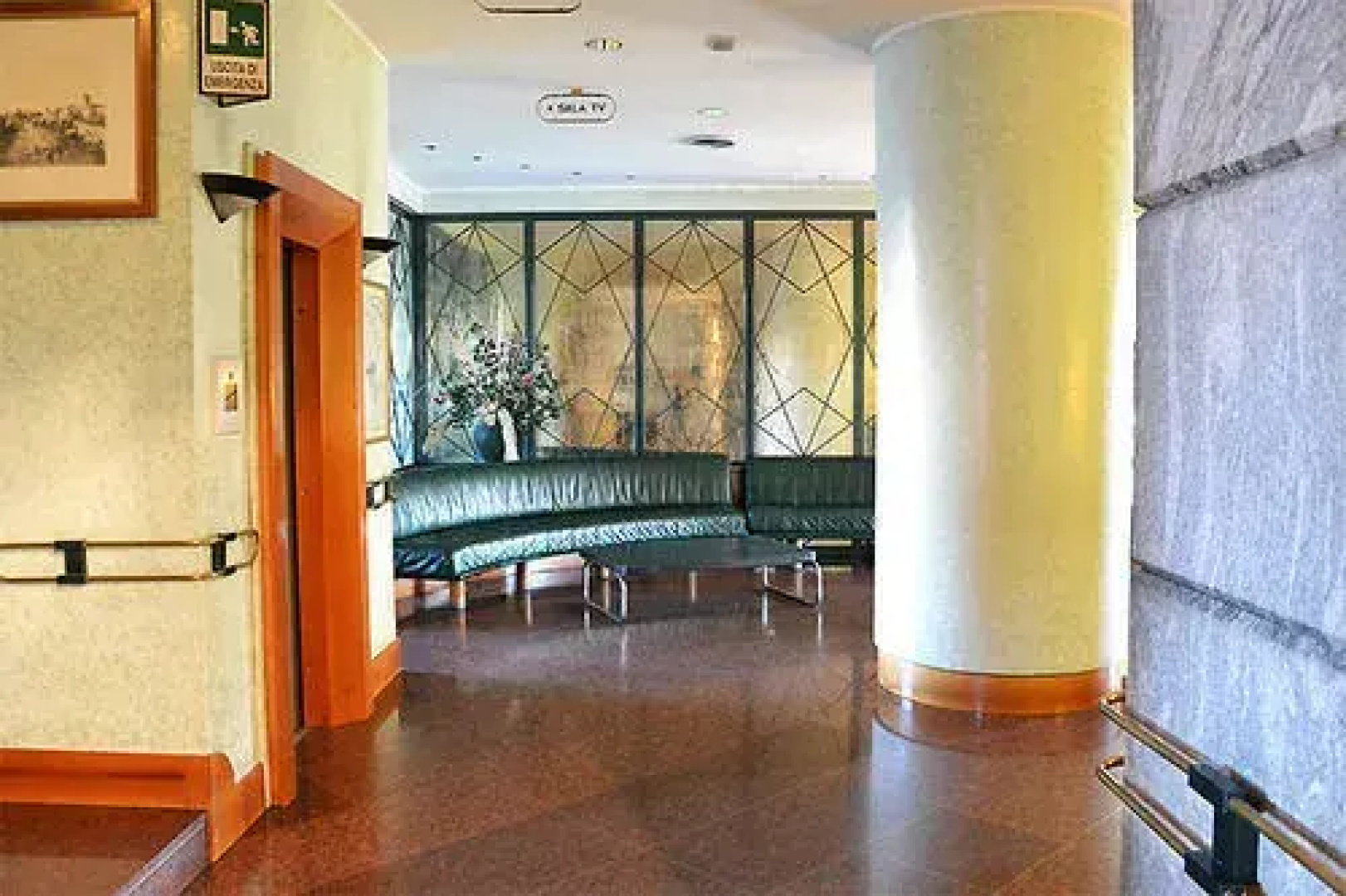 Hotel Cesari