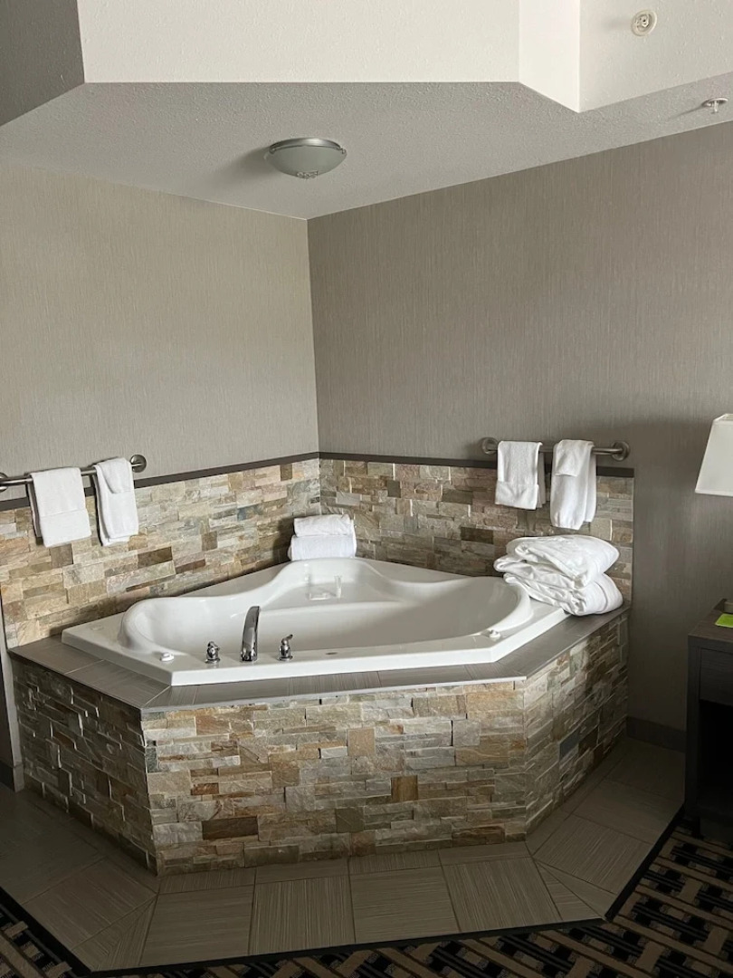 Timber Ridge Inn and Suites