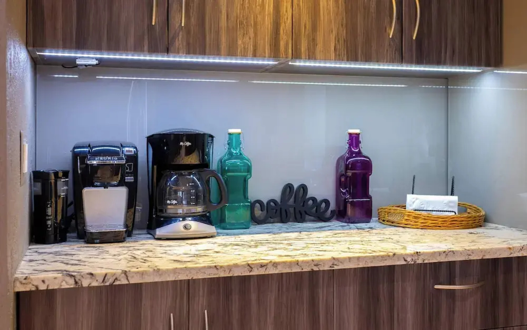 Willie's Hill Country Hideaway - Stay for 8 With Hot Tub & Fire Pit