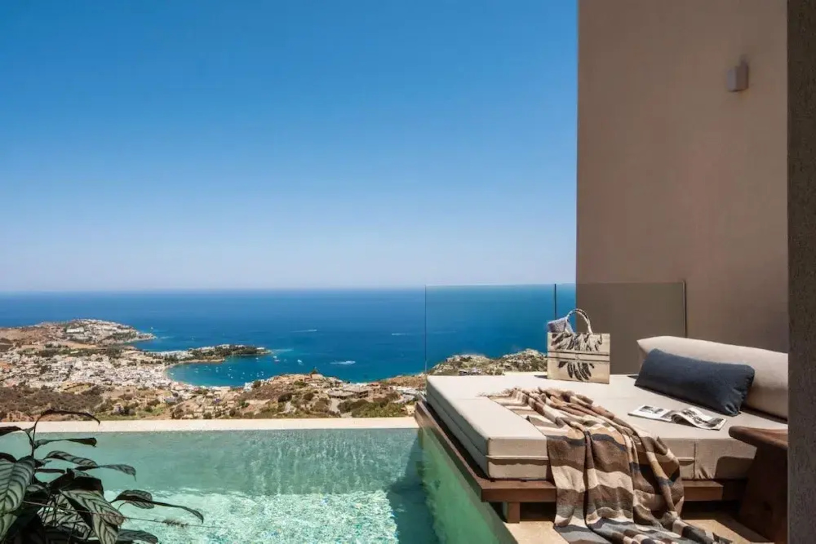 Villa Ouranos - Where the World Unfolds Before you