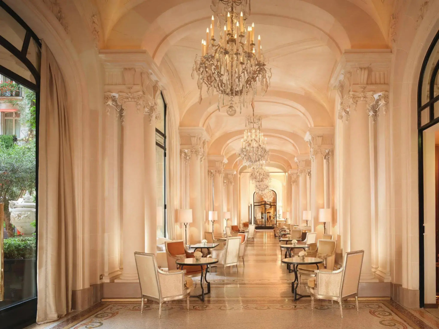 Отель Plaza Athenee