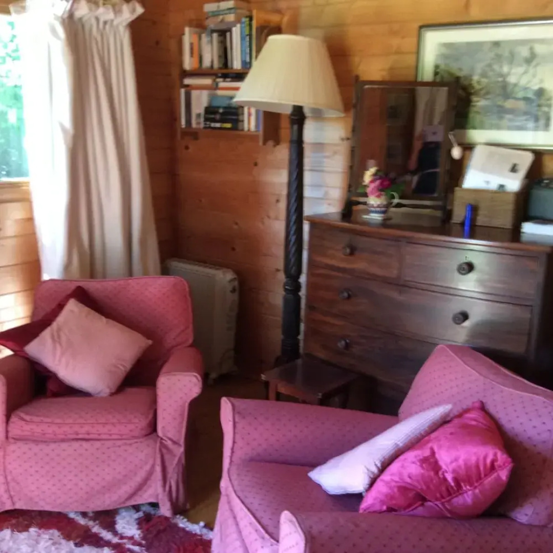 Sleeps2- Wifi - Walkers Paradise - South Facing