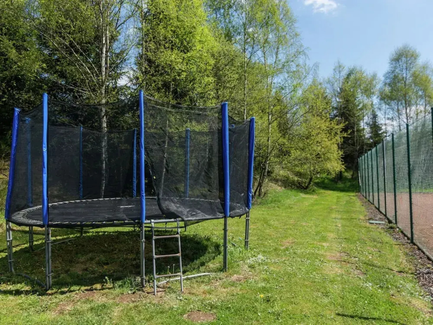 Group Escape in Mellier