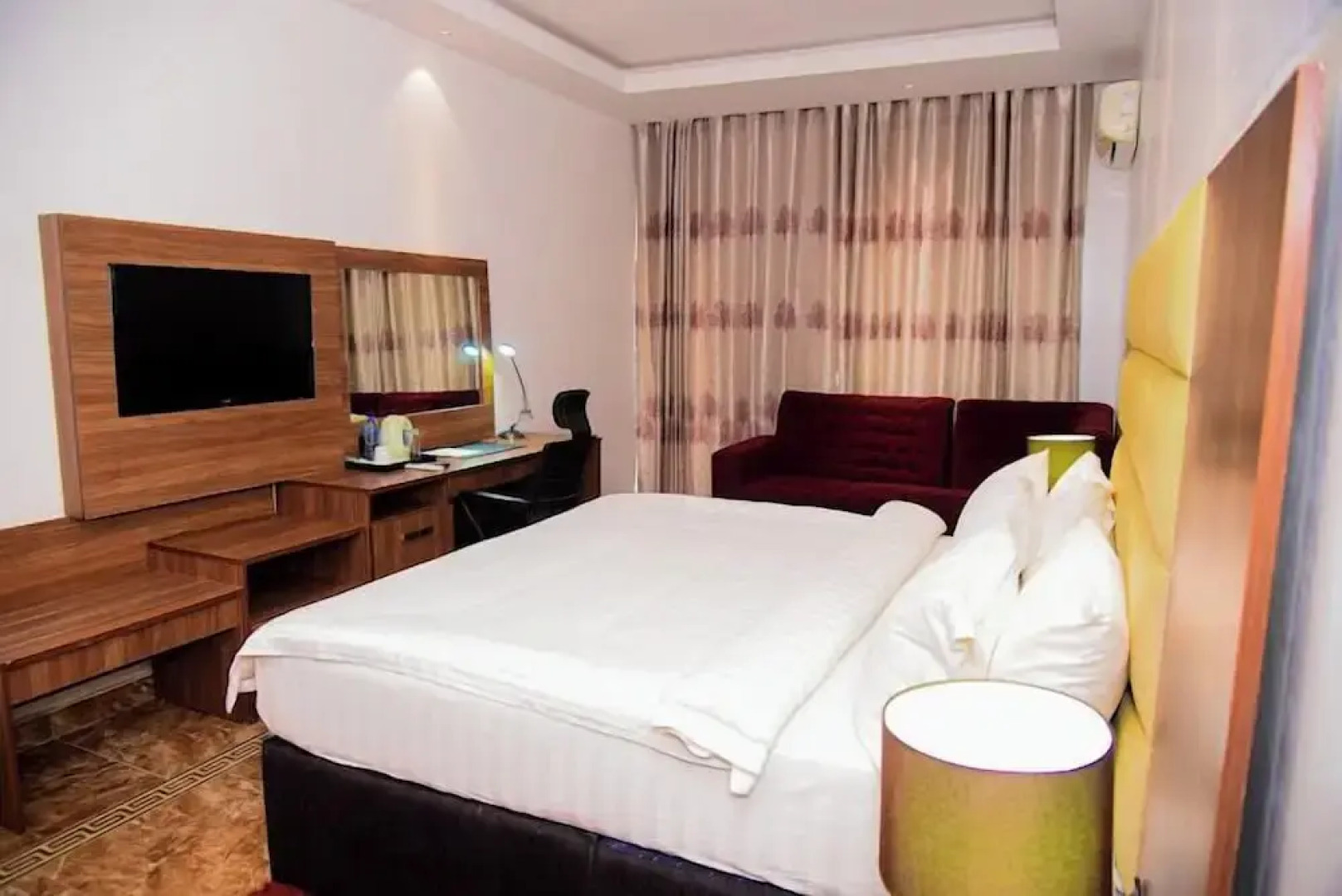 Maxbe Continental Hotel