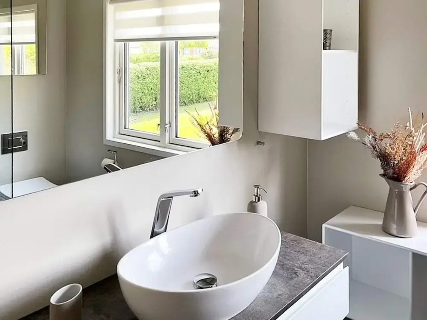 Secluded Retreat by Water - By Traum Ferienwohnungen