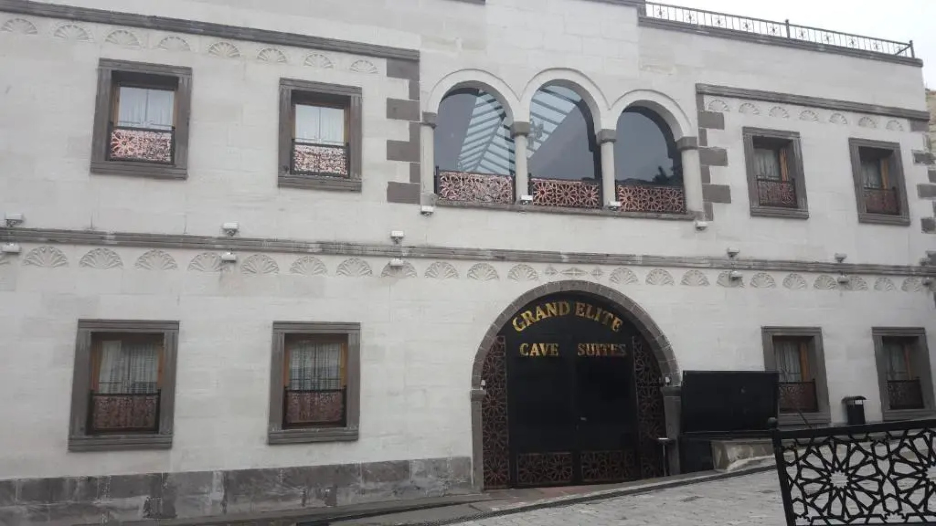 Grand Elite Cave Suites