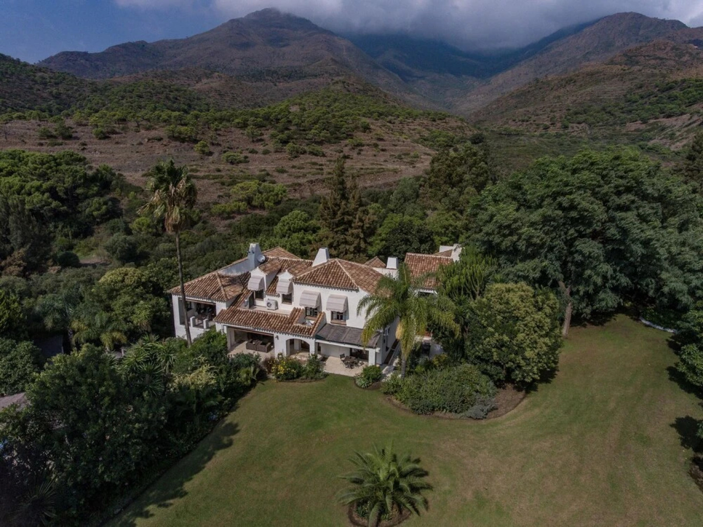 Opulent Villa in Casares With Luxurious Pool House & Jacuzzi