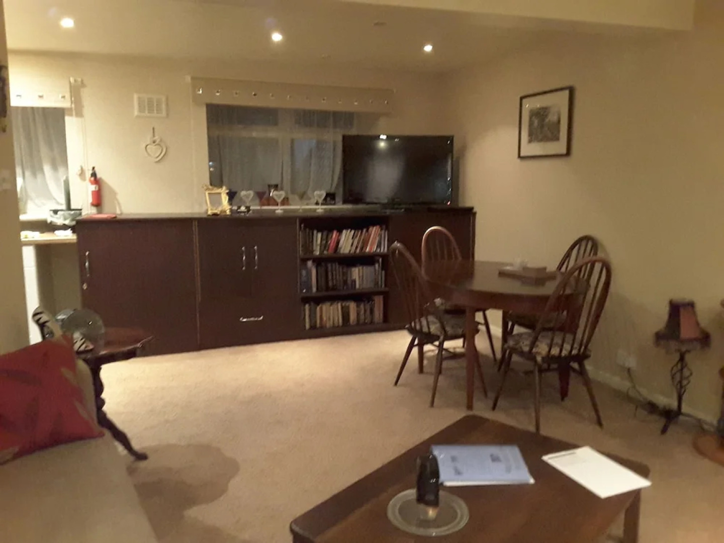 2 Bed Apartment 2 Mins Walk Away From the Beach!