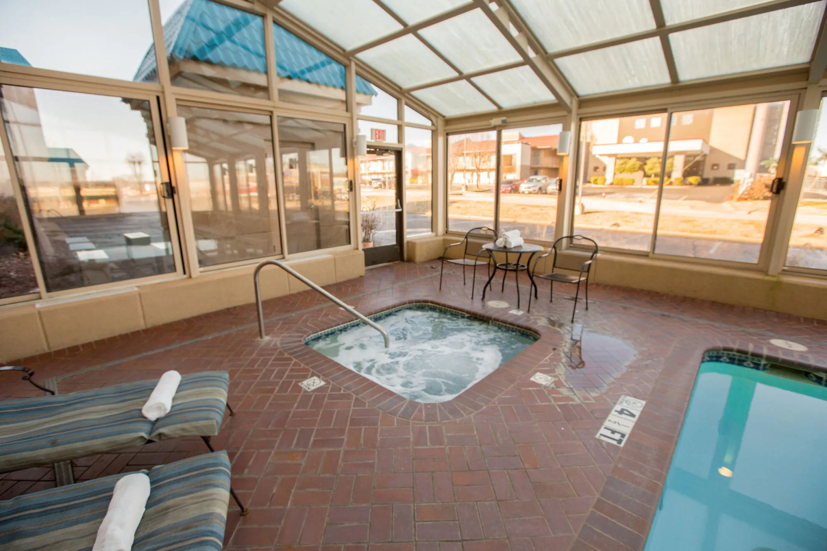 Econo Lodge Inn & Suites Joplin