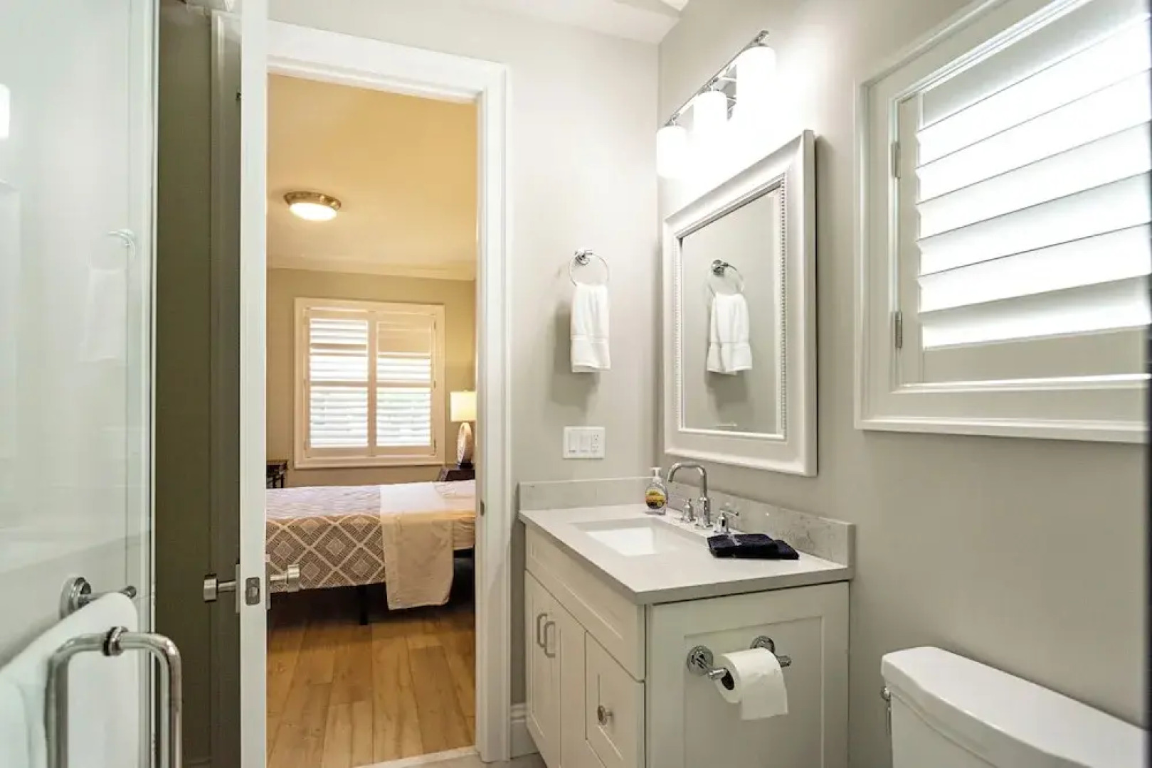 Tuscan Vacation Rental. Stylish 3-Bedroom Getaway Near Vanderbilt Beach Enjoy a Private Pool, Spacious Layout, and Modern Comforts Perfect for Families, Groups, and Pet-Friendly Stays