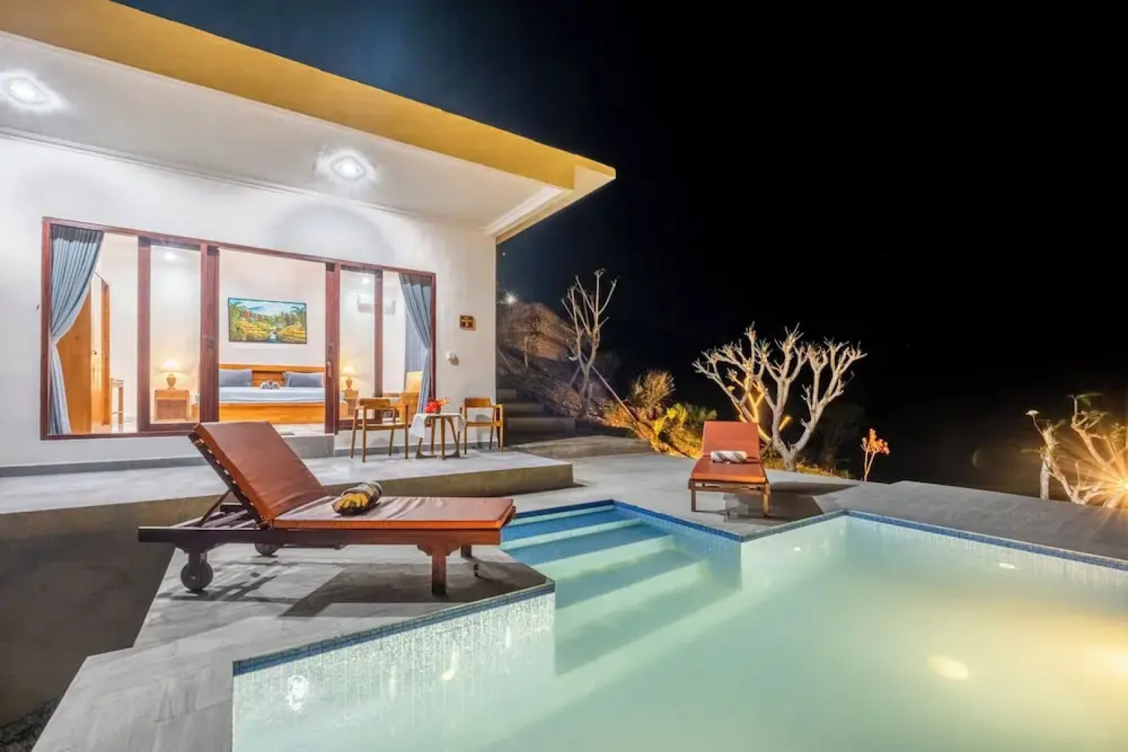 Pini Sentana Village