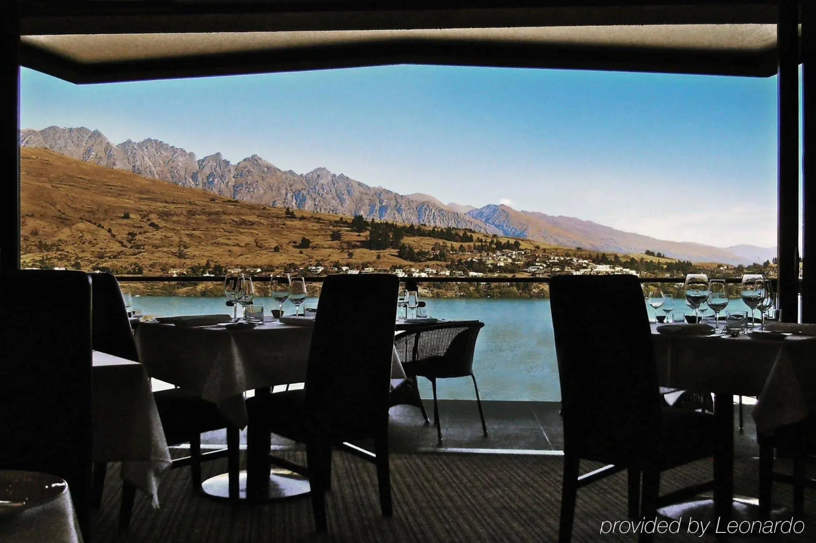 The Rees Hotel, Luxury Apartments & Lakeside Residences