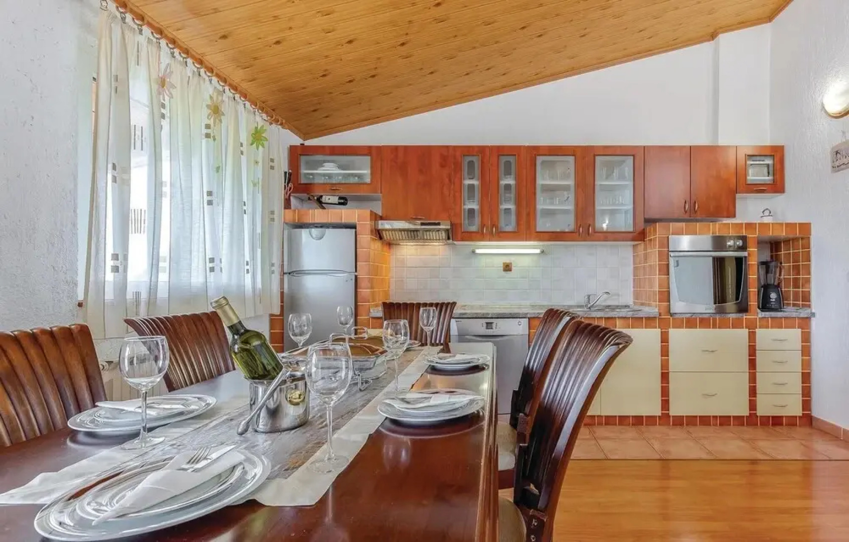 Beautiful Home in Donji Zagon With Wifi and 6 Bedrooms