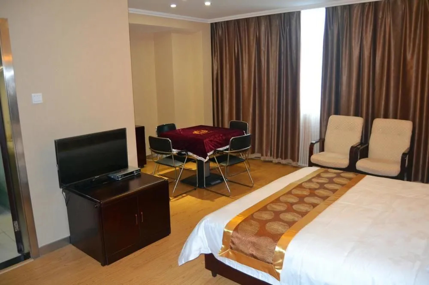 Huaya International Hotel