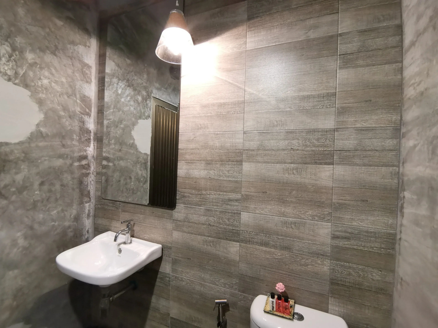 8 Sleepers Street Hostel
