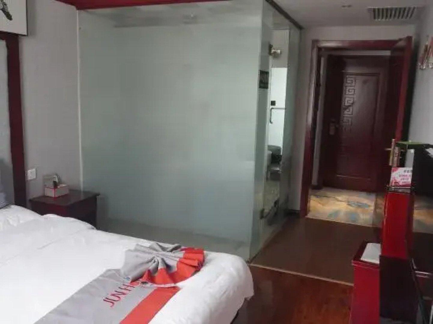 Jun Yi Chain Hotel (Danfeng Railway Station Branch)