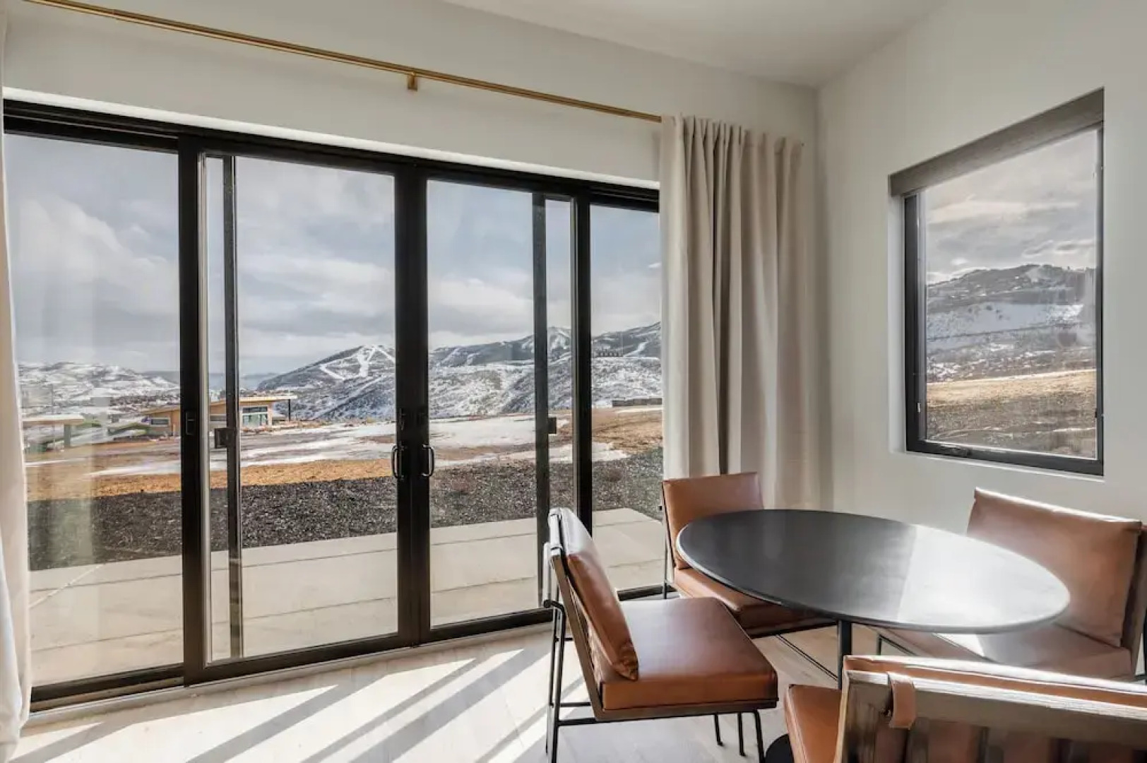 Amanti Lago by Luxury Mountain