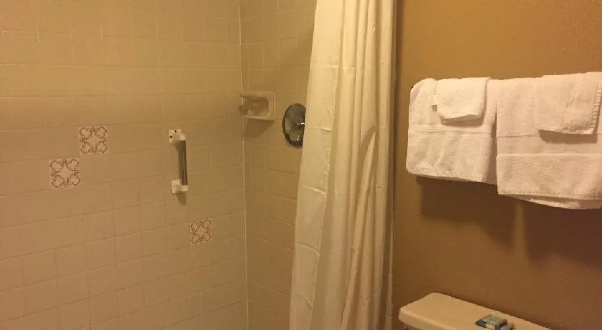 Charlotte Bay Resort And Club