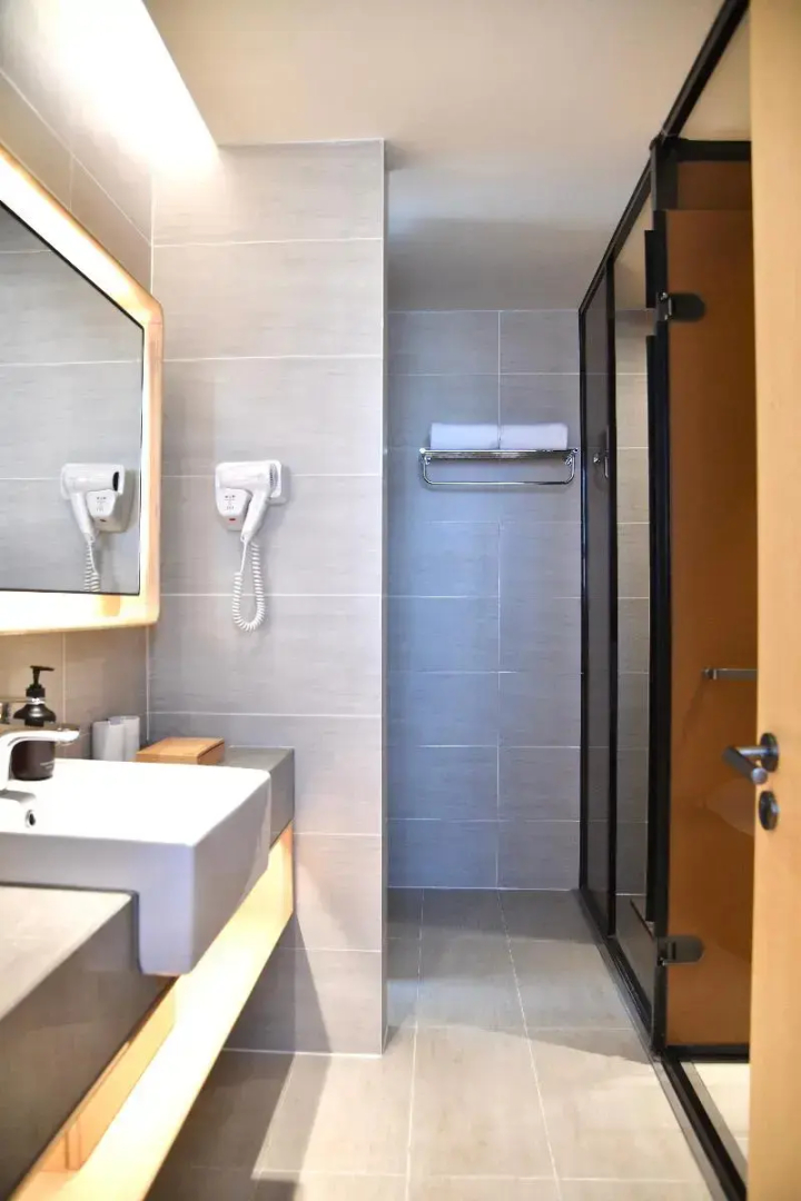 Ji Hotel (Rizhao Lighthouse Seaside Scenic Area)