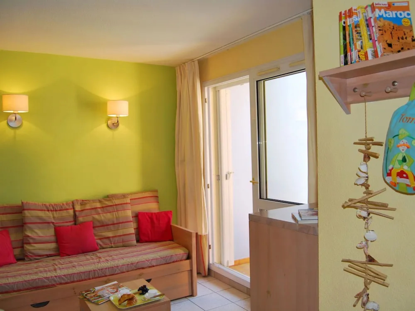 Colorful Apartment With Balcony or Terrace 500m From the sea