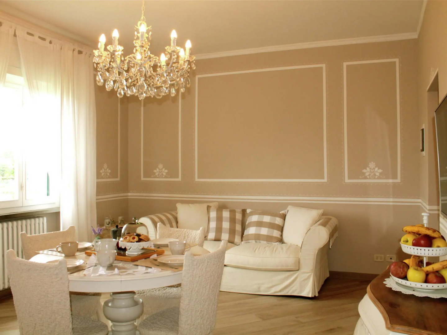 Villa in Montecarlo With Pool and Scenic Views