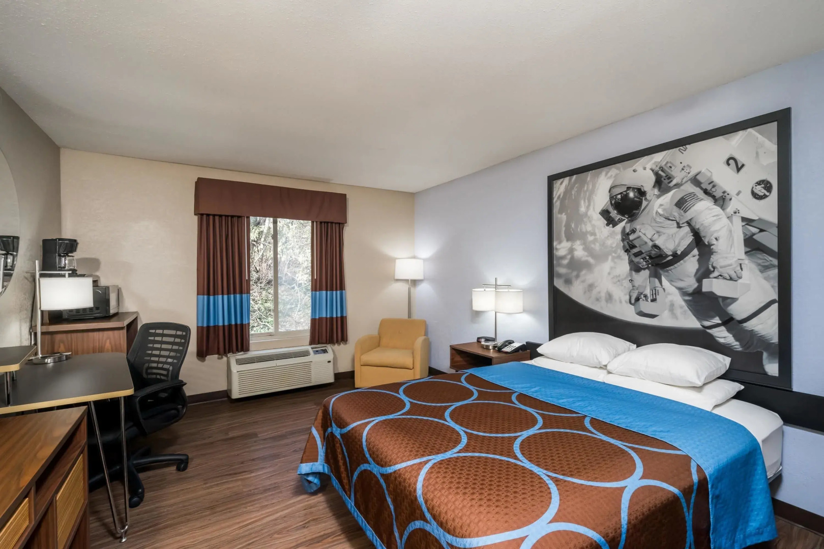 Super 8 by Wyndham Calvert City Kentucky Lake Area