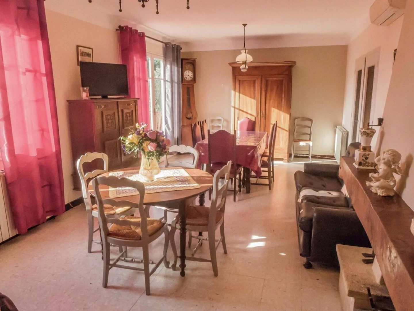 Attractive Villa in Roquemaure With Swimming Pool