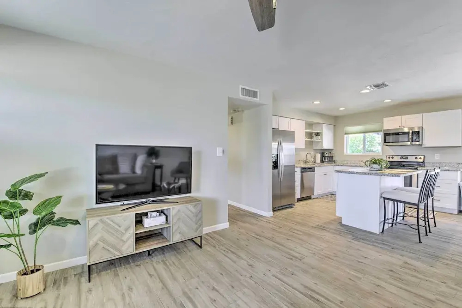 3 Mi to Asu: Home w/ Pool & Grill in Tempe!