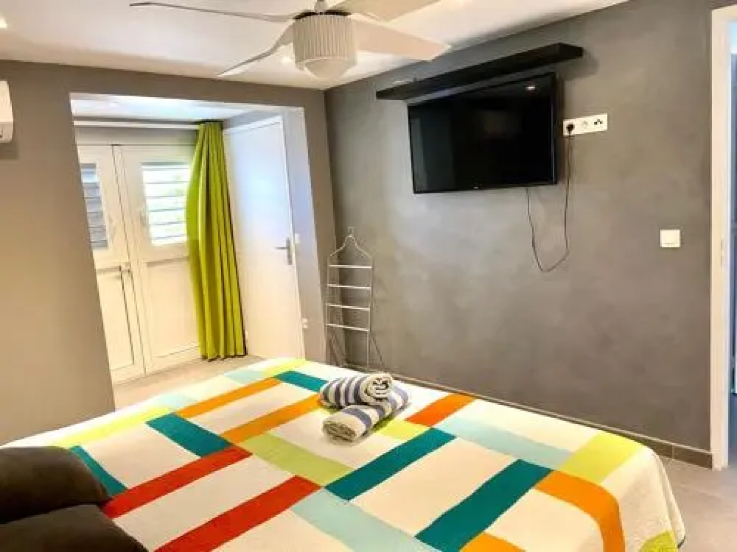 Nettlé Bay Beach Club