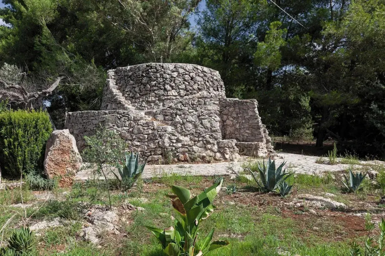 Villa Menhir with pool garden and tennis