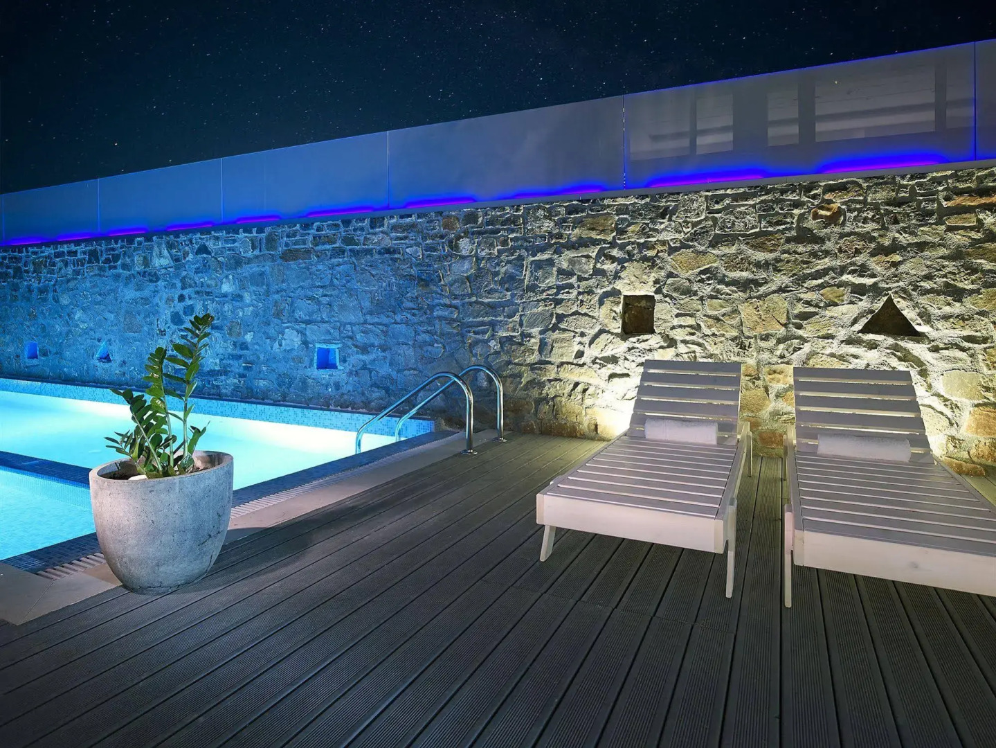 Отель Mistral Bay