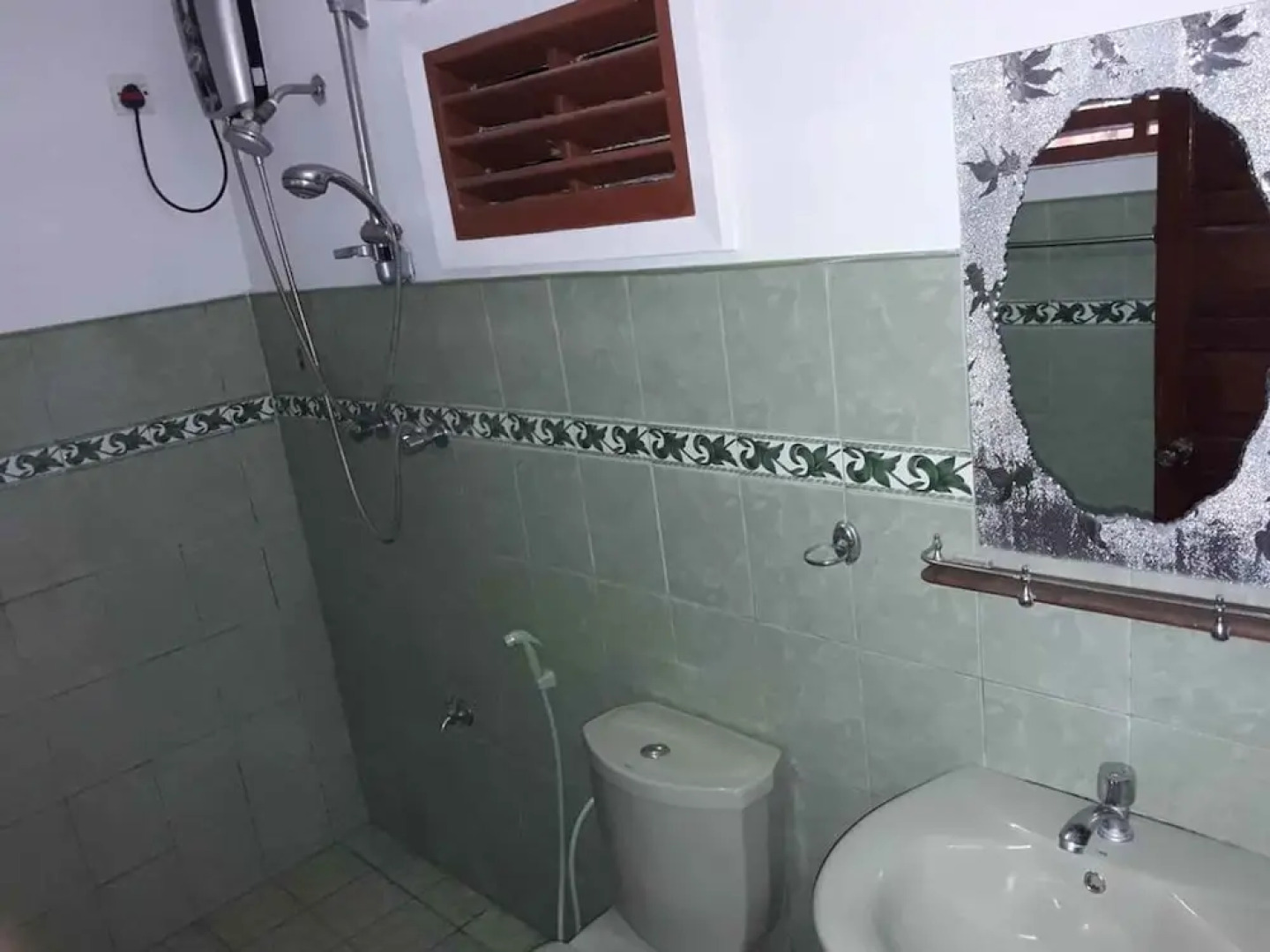 Yoho Sadewa Holiday Inn