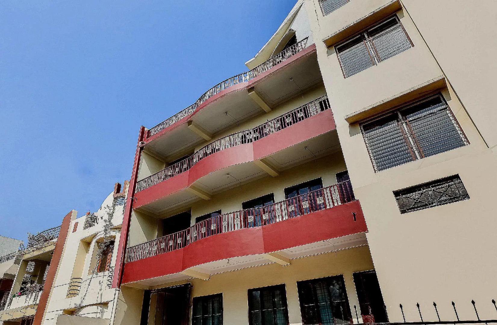 OYO 82027 Vijay Palace