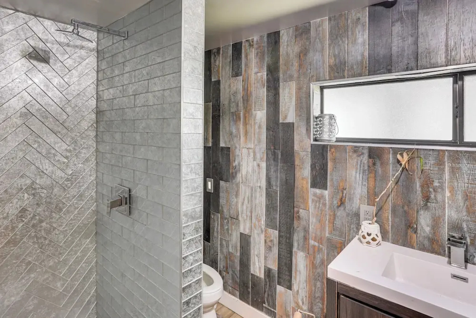 Lake Arrowhead Cabin w/ Hot Tub & Mountain Views!