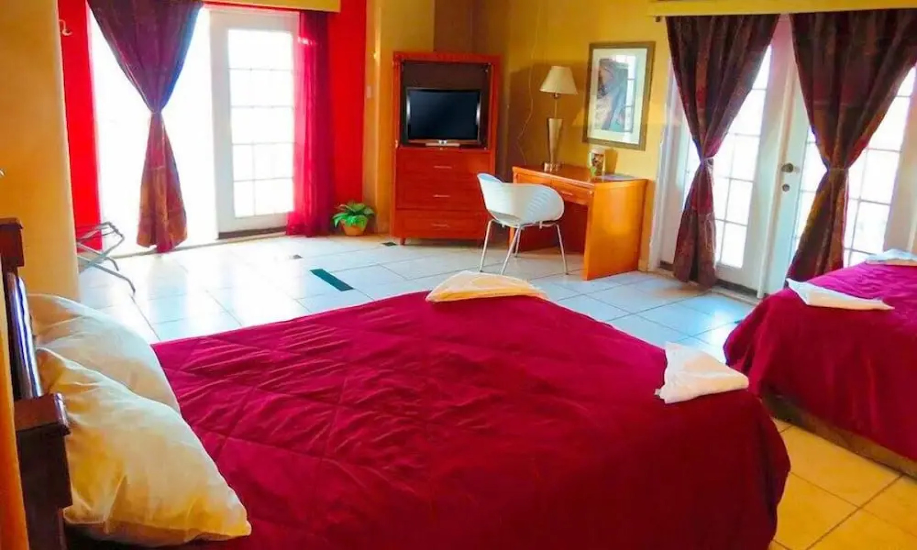 Art-Deco Beach Hotel